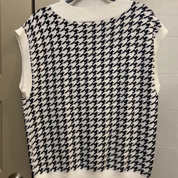 NWOT Buckle Houndstooth Black and White Sweater Vest - Picture 2 of 3